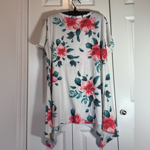 Leo Rosi Estimated 2X/3X White Floral Soft Tee Knit Top - Picture 2 of 3